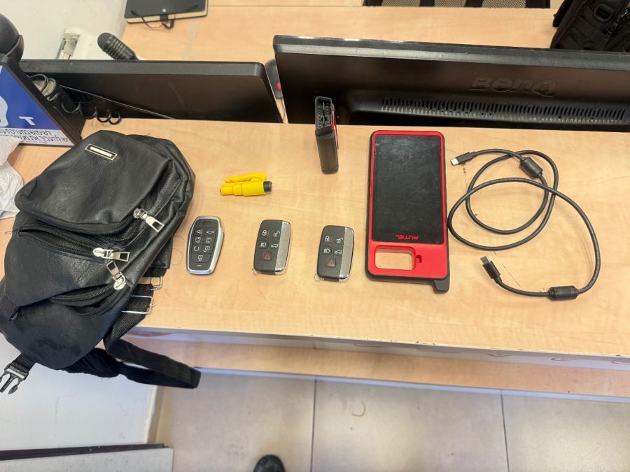 القبض على فلسطيني بالقدس بحوزته أدوات اقتحام ومعدات تُستخدم في سرقة المركبات